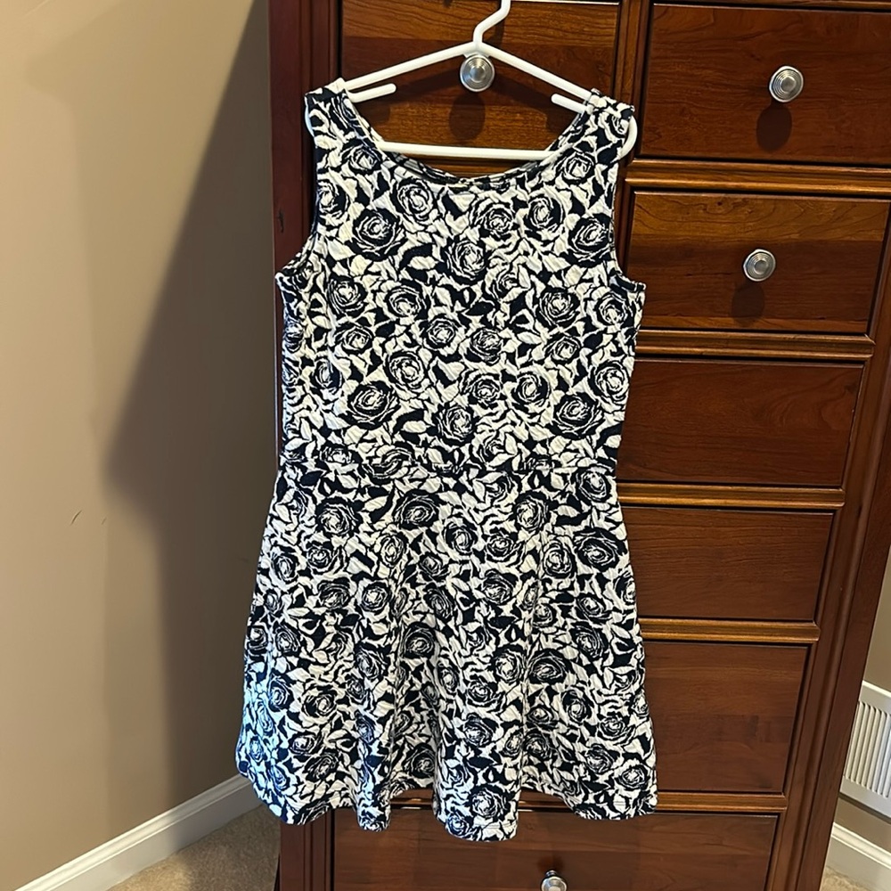 Crazy 8 sleeveless floral dress, size 14, size XL, navy and cream roses